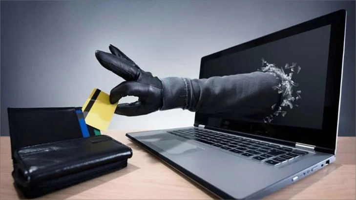 تمكنت عناصر أمن دائرة مغنية بولاية تلمسان من إلقاء القبض على مجموعة أشخاص قاموا بالنصب والإحتيال الإلكتروني على الجمهور