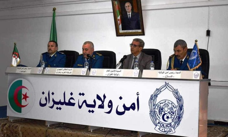 إتلاف 35 كلغ من الحلويات.. و إلقاء القبض على سارق المحلات التجارية