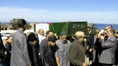 جثمان الصحفي "محمد لمسان" يوارى الثرى بمقبرة عين البنيان بالعاصمة