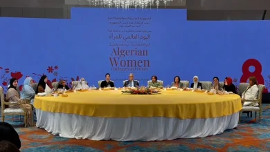 نذير العرباوي يكرم عددا من النساء المبدعات تحت شعار "المرأة الجزائرية، تحديات وانتصار"