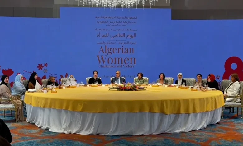 نذير العرباوي يكرم عددا من النساء المبدعات تحت شعار "المرأة الجزائرية، تحديات وانتصار"