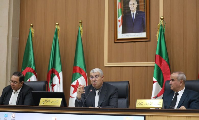 والي وهران يسدي تعليمات لرؤساء الدوائر لإعداد بطاقات لإعادة الاعتبار للشواطئ