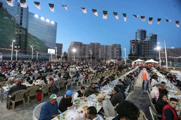 هنكل الجزائر تنظم إفطار جماعي بحديقة الحرية بالصديقية بوهران