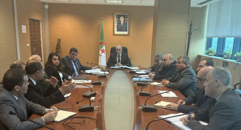لإرساء نظام معلوماتي متكامل، الطيب زيتوني، يؤكد "القطاع يعتمد على استراتيجية رقمية شاملة"