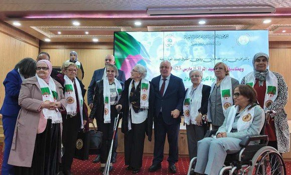 وزير المجاهدين العيد ربيقة يثمن الأدوار الطلائعية للمرأة الجزائري
