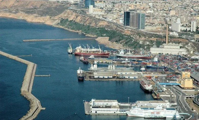 المدير العام للبحرية التجارية والموانئ بوزارة النقل يعاين ميناء وهران