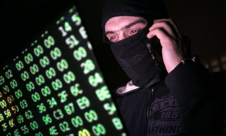 في العصر الرقمي الحالي، أصبح الإنترنت ساحة خصبة للمحتالين الذين يصممون إعلانات وهمية تهدف إلى استغلال الباحثين عن فرص عمل حقيقية.