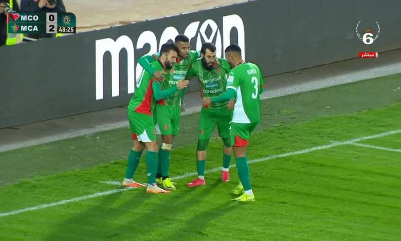 العميد يعبث ب "الحمراوة" و يغرد وحيدا في القمة الدوري الجزائري
