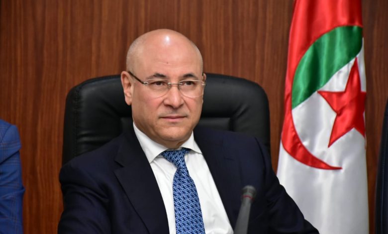 "نحو إعادة النظر في تنظيم غرف التجارة والصناعة وزير التجارة الداخلية وضبط السوق الوطنية، الطيب زيتوني، يكشف