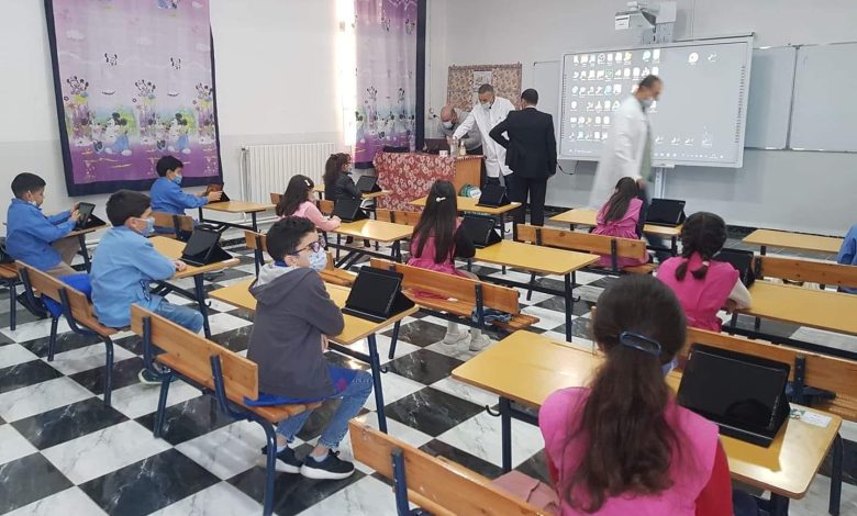 مدير الأنظمة المعلوماتية بوزارة التربية الوطنية، "عمارة غالم"، يكشف: تجهيز 3270 مدرسة بالألواح الإلكترونية على المستوى الوطني