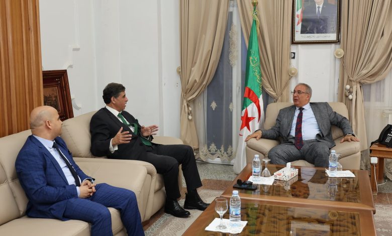 في زيارة مجاملة تهدف إلى تبادل الرؤى والي تيسمسيلت يستقبل الباحث في التراث "الشيخ محروسة"