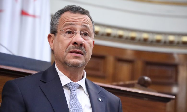"لخضر رخروخ" يعرض الخطوط العريضة أمام البرلمان