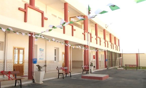 خصصت بلدية العامرية غلافا ماليا قوامه 350 مليون سنتيم لتجهيز (04) مدارس ابتدائية بالوسائل البيداغوجية، بهدف ضمان تمدرس ناجح للتلاميذ