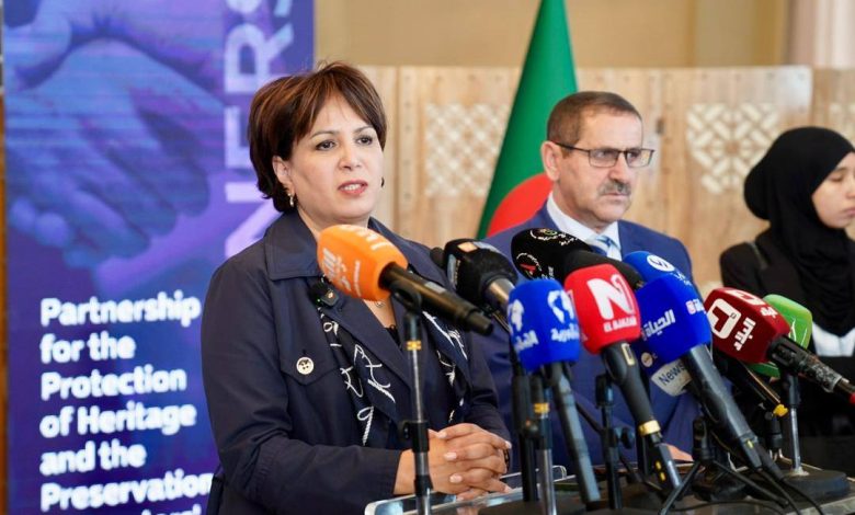 توقيع اتفاقية بين وزارة الثقافة والجمارك
