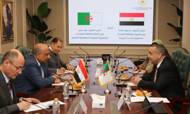 مراد عجال يتباحث مع نظيره المصري