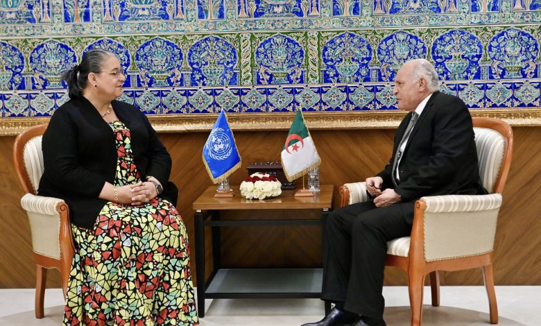 أحمد عطاف يستقبل رئيسة البعثة الأممية للدعم في ليبيا