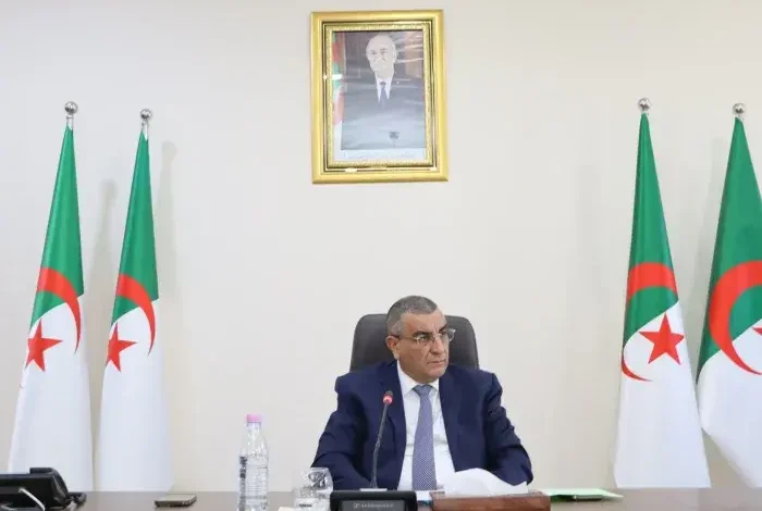 تسليم الخط المنجمي الغربي للسكك الحديدية نهاية السنة