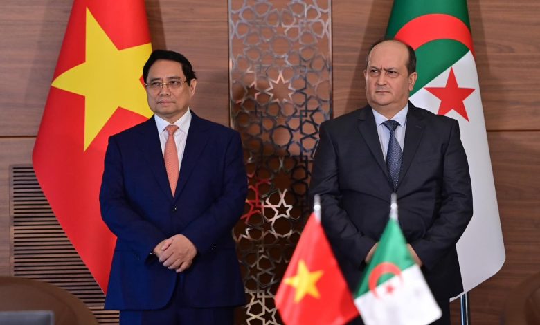 سيفي غريب يجري محادثات مع رئيس الوزراء الفيتنامي