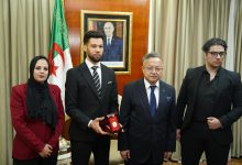 "كمال بداري" يكرم الدكتور "العيد دردابو"