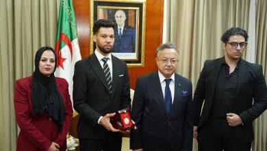 "كمال بداري" يكرم الدكتور "العيد دردابو"