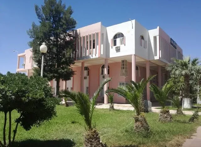 كلية الآداب بجامعة المسيلة