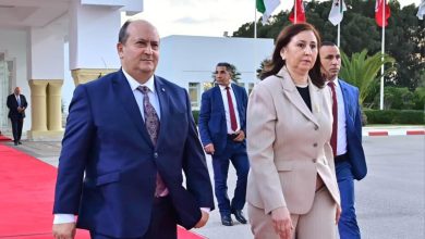 الوزير الأول "سيفي غريب" ينهي زيارته الرسمية لتونس