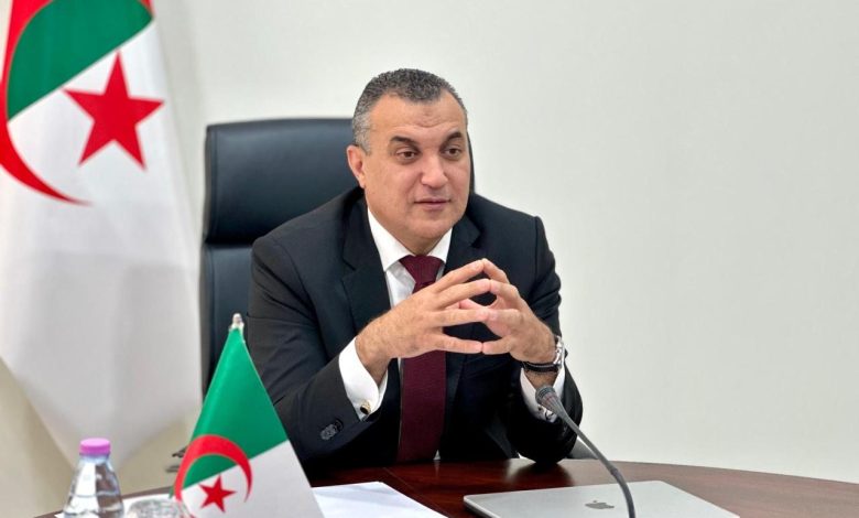 وزير البريد يؤكد مواكبته لديناميكية التحول الرقمي