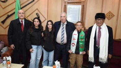 وزير المجاهدين يستقبل أطفال الجالية الوطنية بالخارج