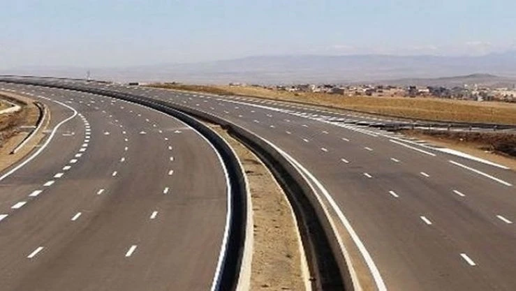انطلاق دراسة ازدواجية الطريق الرابط بين وهران وعين تموشنت
