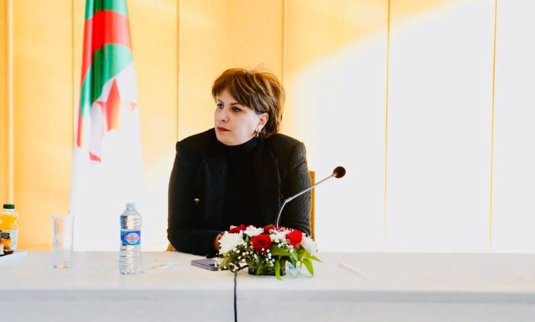 وزيرة الثقافة تؤكد على ترقية الإبداع