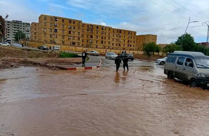 تساقطات مطرية تعدت 50 مليميترا تغرق شوارع وهران