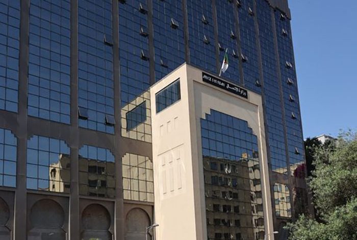 وزارة الاتصال تؤكد: ضرورة الالتزام بالقانون العضوي للإعلام