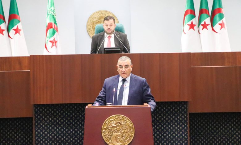 وزير الأشغال العمومية يبرز تعزيز المتابعة الميدانية