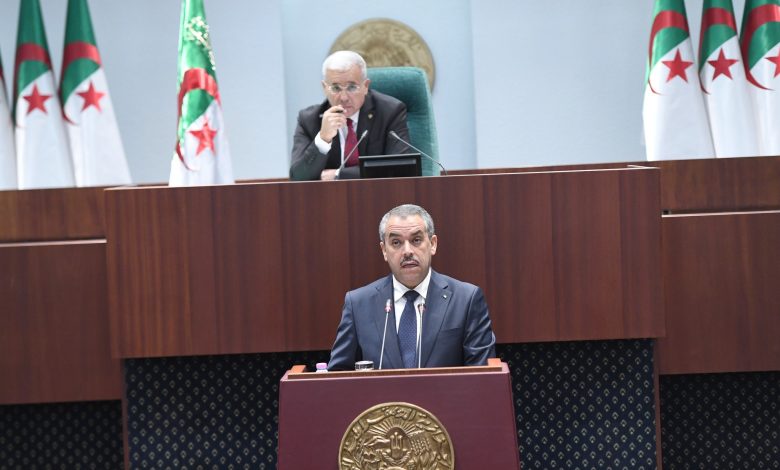 وزير التربية يؤكد تعميم الألواح الإلكترونية في الابتدائيات