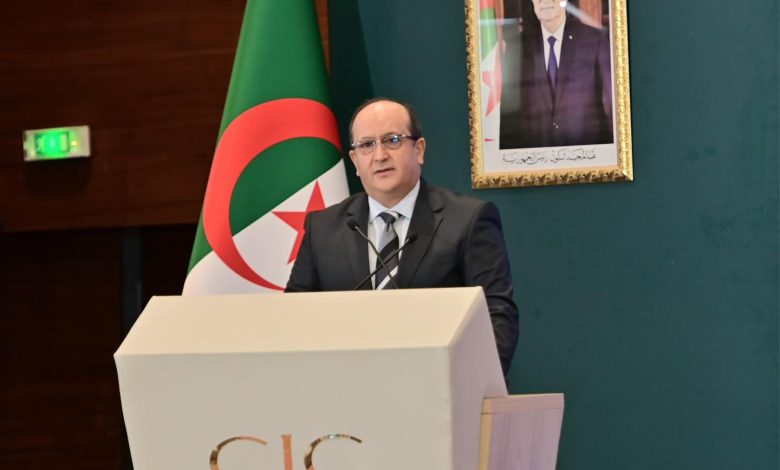 الوزير الأول يؤكد على الندوة تمثل منصة لتبادل الخبرات