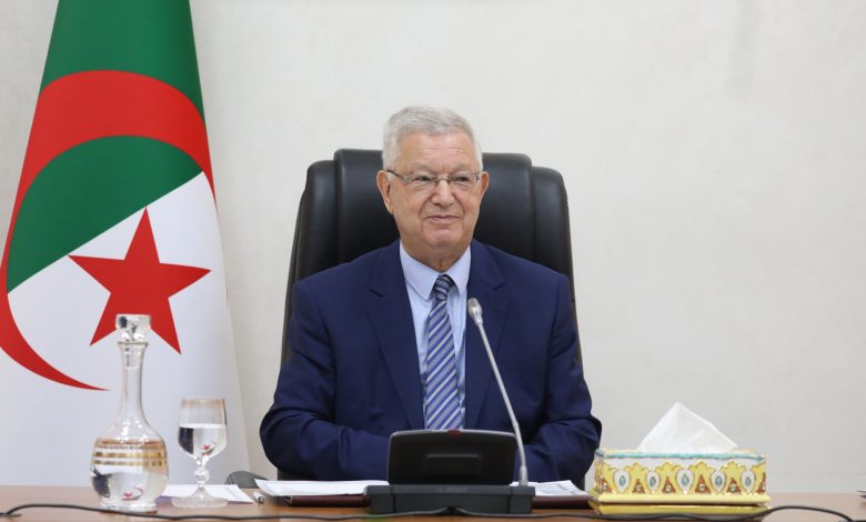 رئيس مجلس الأمة يعقد اجتماعًا موسعًا