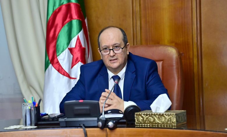 الوزير الأول سيفي غريب يترأس اجتماعًا للحكومة