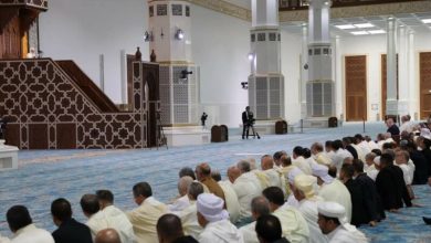 الجزائريون يؤدون صلاة عيد الفطر في المساجد وسط أجواء روحانية