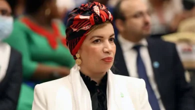 صورية مولوجي خلال زيارة عيد الفطر لتعزيز قيم التكافل الاجتماعي في عين تموشنت