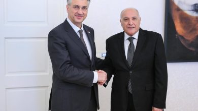 أحمد عطاف خلال لقائه الوزير الأول الكرواتي في زغرب