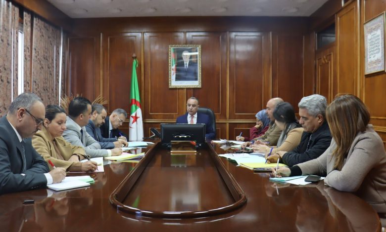 جلسة عمل تكثيف الجهود لمجابهة البنايات الفوضوية والكلاب الضالة بتِيبازة