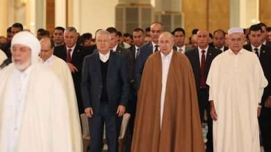 الرئيس عبد المجيد تبون يؤدي صلاة عيد الفطر في جامع الجزائر بحضور رسمي