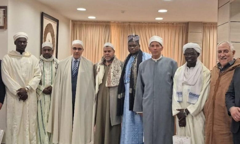 مبروك زيد الخير يستقبل وفد العلماء المشاركين في الدروس الدعوية الأحمدية بالأغواط