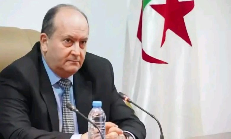 الوزير الأول سيفي غريب يترأس اجتماع الحكومة لمناقشة مشروع الصفقات العمومية
