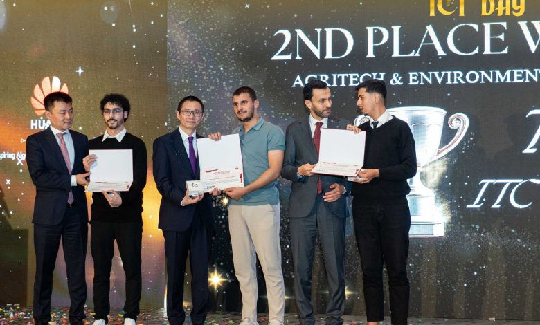 فريق جامعة "البليدة1" يبدع في "ICT Day 2026 "