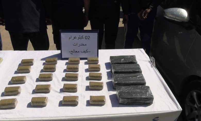 عناصر الشرطة بوهران بعد الإطاحة بشبكة المخدرات