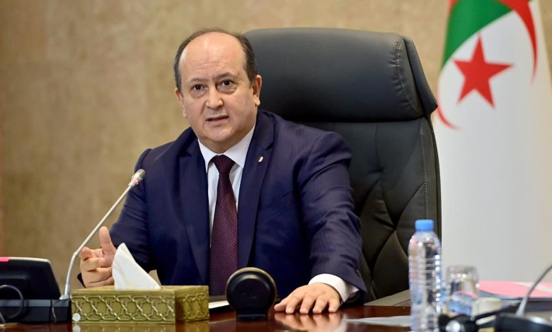 الحكومة الجزائرية تناقش إيقاف الجيل الثاني والثالث وتعزيز شبكات الاتصالات