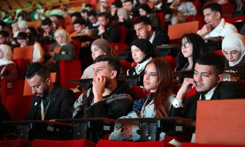 جلسة الملتقى الوطني للقادة الشباب بوهران حول الرقمنة والابتكار
