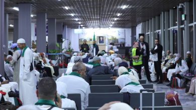 أول فوج من الحجاج الميامين يغادر مطار "أحمد بن بلة" بوهران