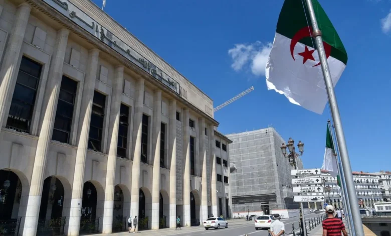 منع نشر أو بث سبر آراء واستطلاع نوايا الناخبين